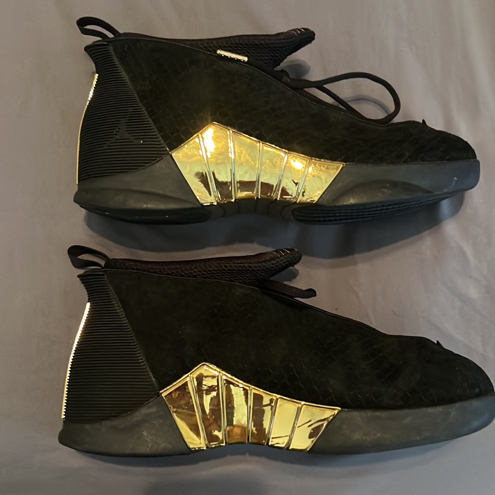 Jordan Black and Gold Men's Sneakers - Picture 2 of 8